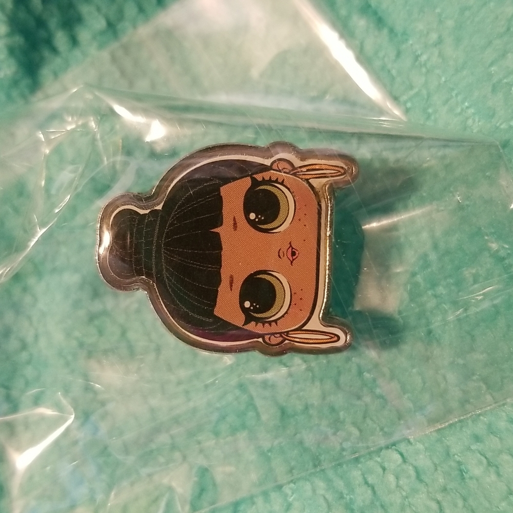 Lol surprise doll Honey Bun exclusive subscription box lapel pin collectors